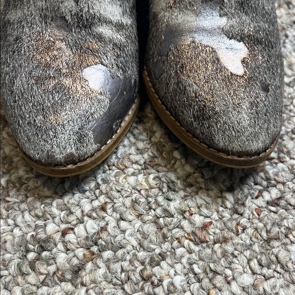 Stylish Gray Ankle Boots - Picture 4 of 7